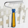 Ready-made CAT PARK comb with fine and wide teeth for grooming cats, shown in the image.