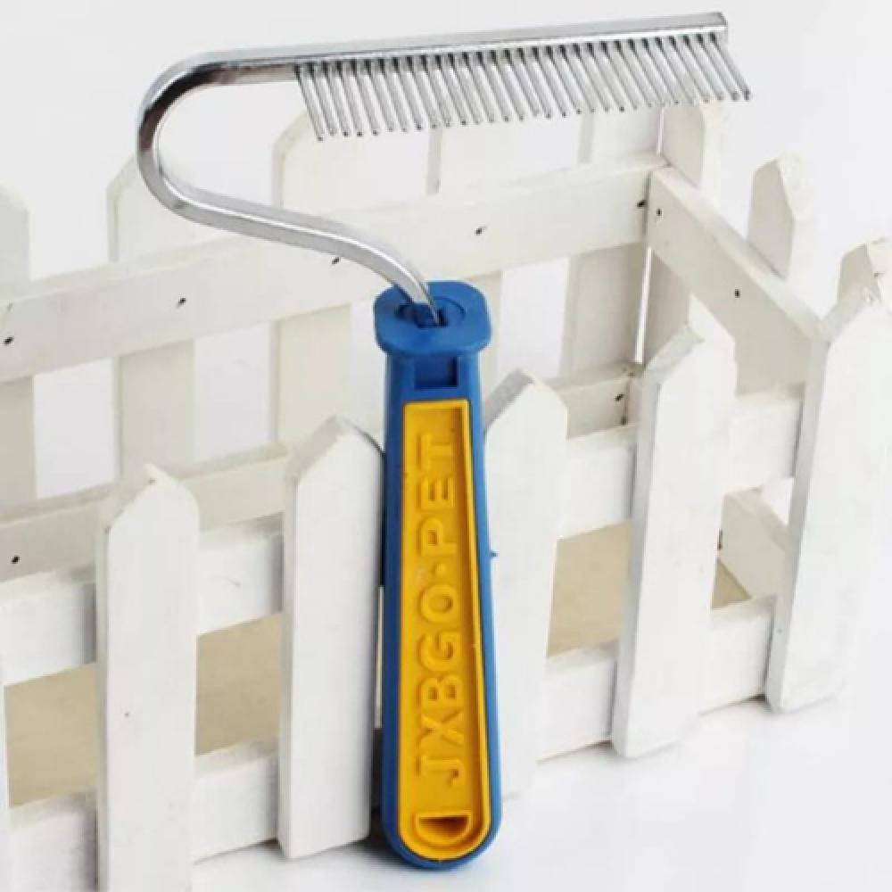 Ready-made CAT PARK comb with fine and wide teeth for grooming cats, shown in the image.