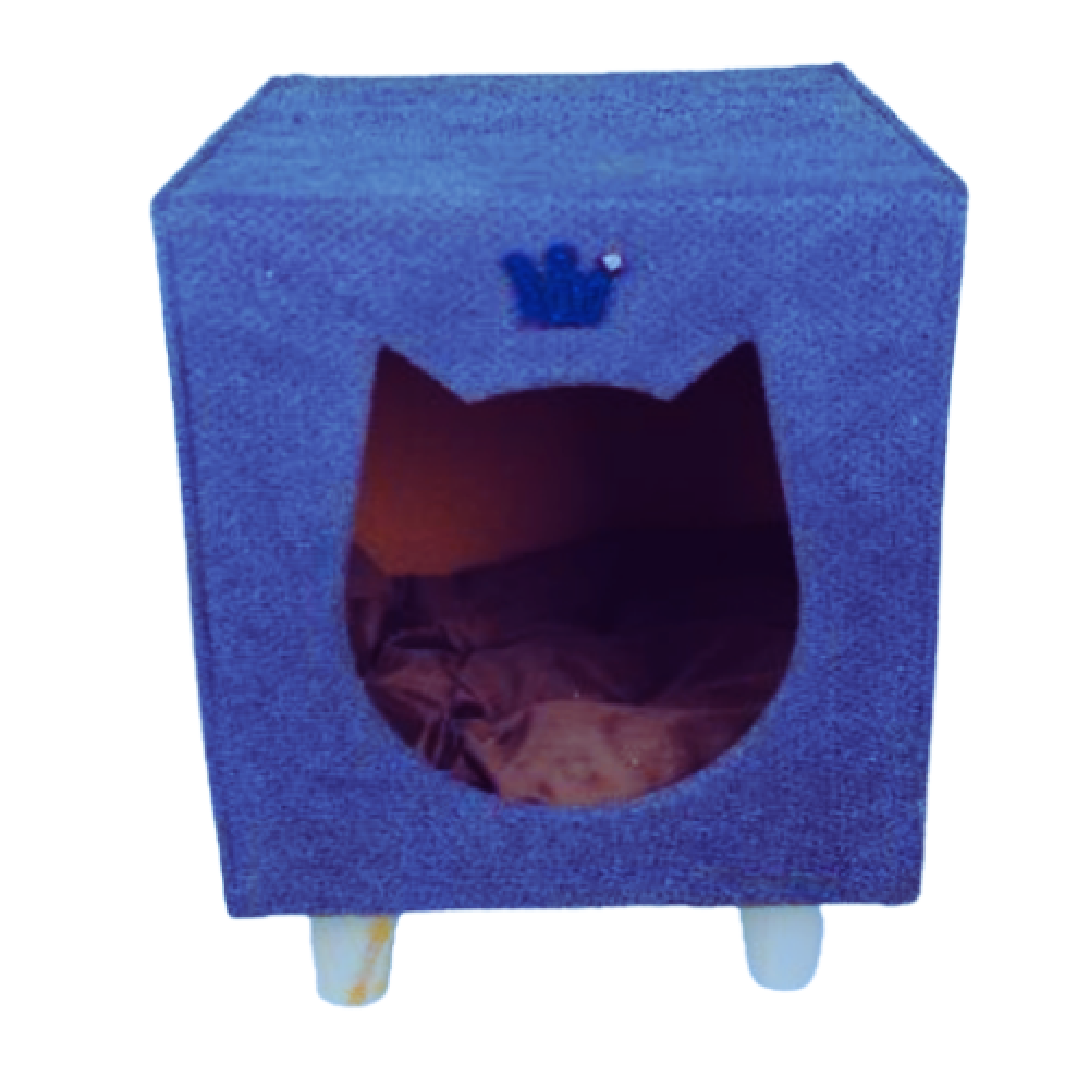 Ready-made بيت خداشة by CAT PARK shown in the image, featuring its plush fabric and cozy design.